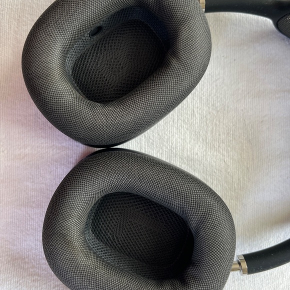 Apple AirPods Max – Space Gray — Excellent Condition (No Box/Cables, Case Includ - Picture 5 of 9